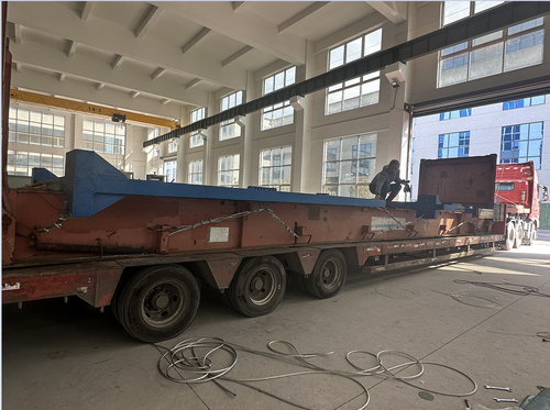 Latest company news about Hydrauliczna prasa krawędziowa CNC Tandem 2-WE67K-650/6000 zostanie wysłana do Skipper ltd. Indie