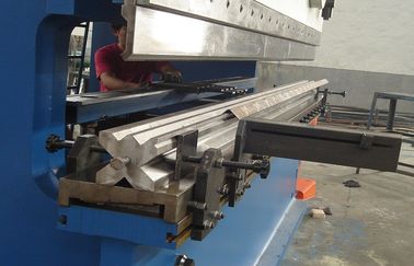 Grubość 8 mm, prasa tłokowa 300 ton z maszyną Estun E10 E200 CNC