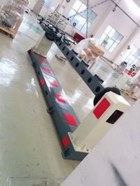 Automatycznie laserowa maszyna do cięcia laserem robota / Spawanie laserowe metalu robota