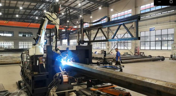 Maszyna do spawania płytki bazowej robota / maszyna do cięcia ramki drzwiowej CNC