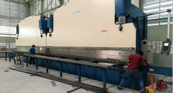 Ciężkie obróbki metali CNC hydrauliczne hamulce z 400L zbiornika oleju pojemność 200T Max. ciśnienie i ustawialne uderzenie