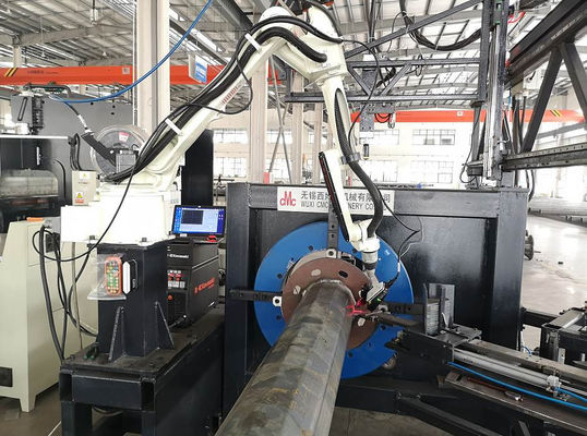 Robot do spawania płytki bazowej dla słupów świetlnych Model RW-120/300