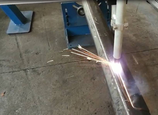 Maszyna do cięcia drzwi o świetlnym biegunie laserowym CNC Model LDC-350/2000