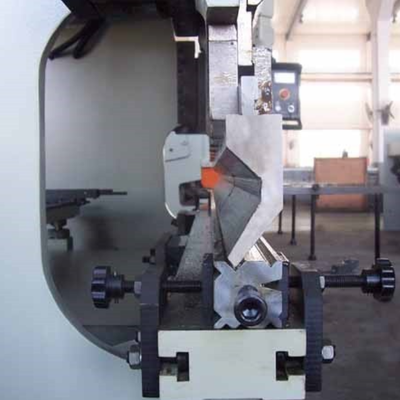 Zestaw stempli i matryc do prasy krawędziowej do hydraulicznej giętarki CNC