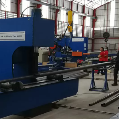 630KN Silna maszyna hydrauliczna do wyprostowywania słupów o długości obróbki 4000 mm i bezprzewodowym zdalnym sterowaniu