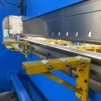 Giętarka CNC z podwójnym zawieszeniem do 14-metrowego stożkowego ośmiokątnego słupa latarni ulicznej