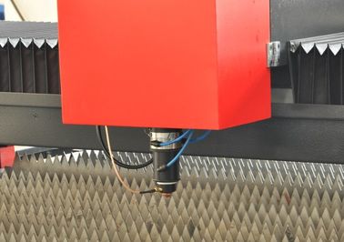 500 W Wysokowydajna wycinarka laserowa CNC YAG 1500 X 3000 do blachy