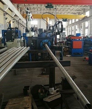 Good price Maszyna do spawania robotycznego CNC Maszyna do cięcia ramek drzwiowych dla słupów świetlnych w Internecie